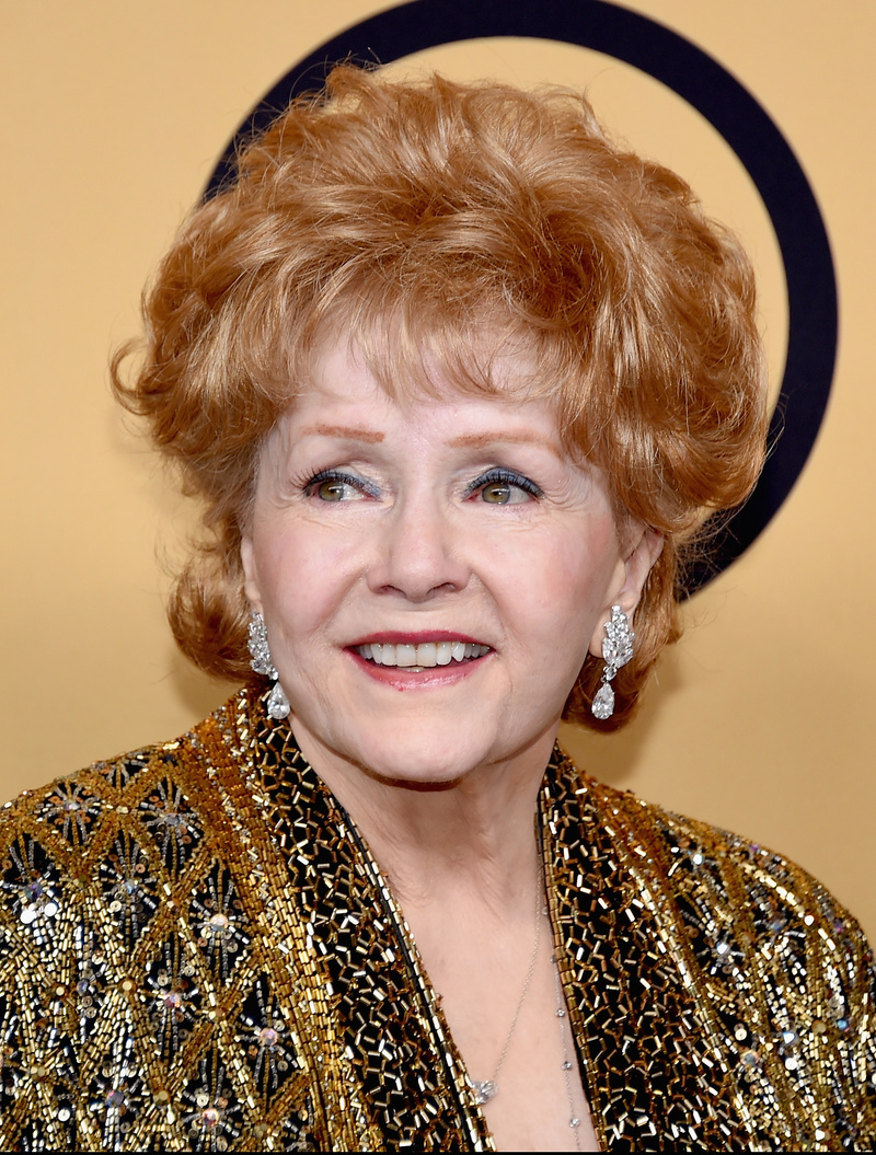 Debbie Reynolds – Présent | Getty Images Photo by Ethan Miller