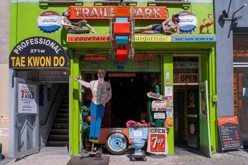 Trailer Park Lounge and Grill in Chelsea, New York | Alamy Stock Photo