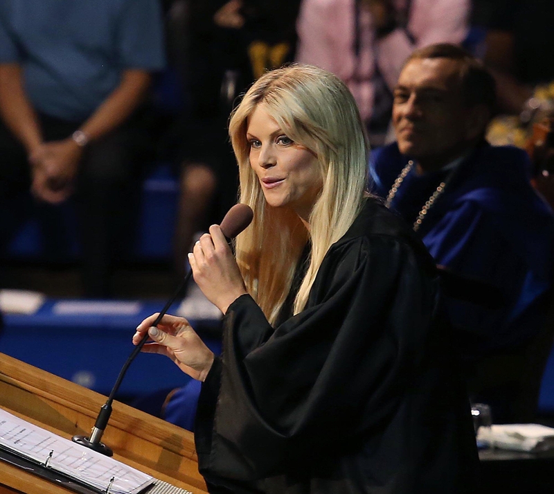 No Time for Herself | Alamy Stock Photo by Stephen M. Dowell/Orlando Sentinel/MCT/ABACAPRESS.COM