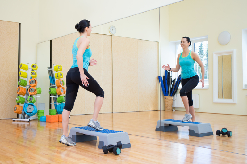 Aeróbicos con step | Shutterstock