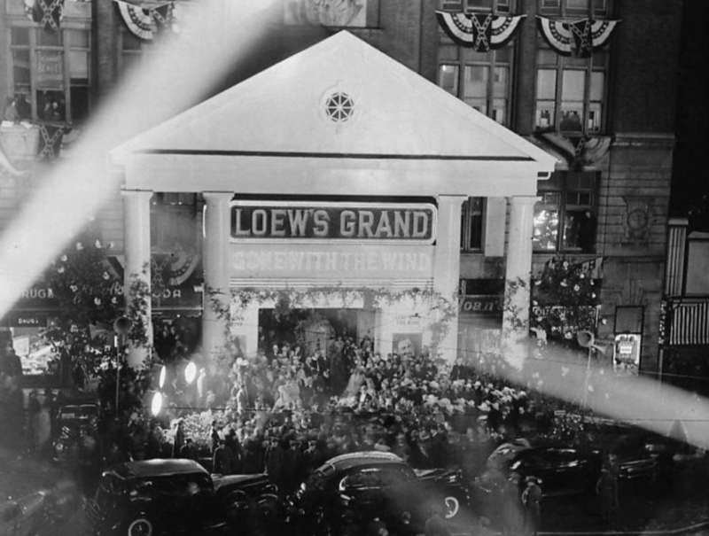 Eine knallende Premiere | Alamy Stock Photo by Archive PL