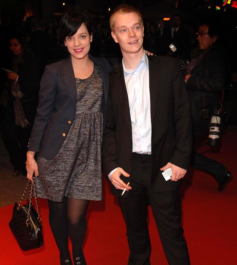 Alfie Allen y Lily Allen | Alamy Stock Photo by Joel Ryan/PA Images