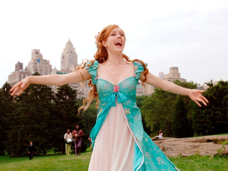 La interpretación de Amy Adams de “That's How You Know” en “Encantada” | Alamy Stock Photo by Walt Disney/TCD/Prod.DB