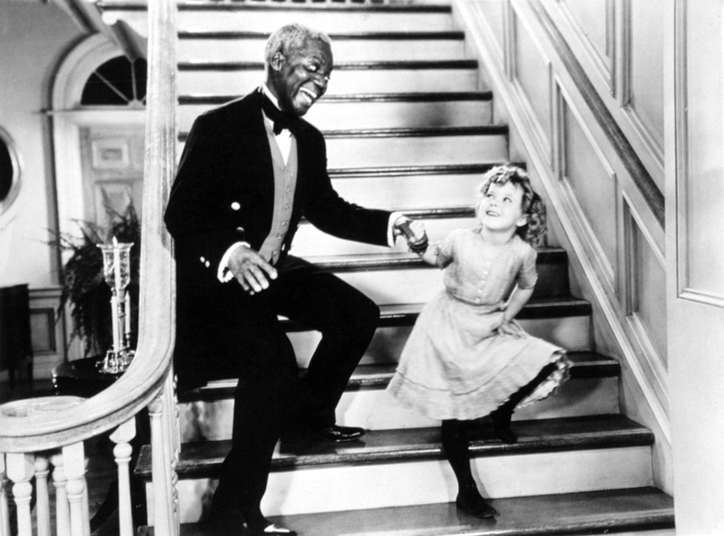 Shirley Temple y Bill “Bojangles” Robinson bailando en “La pequeña coronela” | Alamy Stock Photo by 20thCentFox/Courtesy Everett Collection