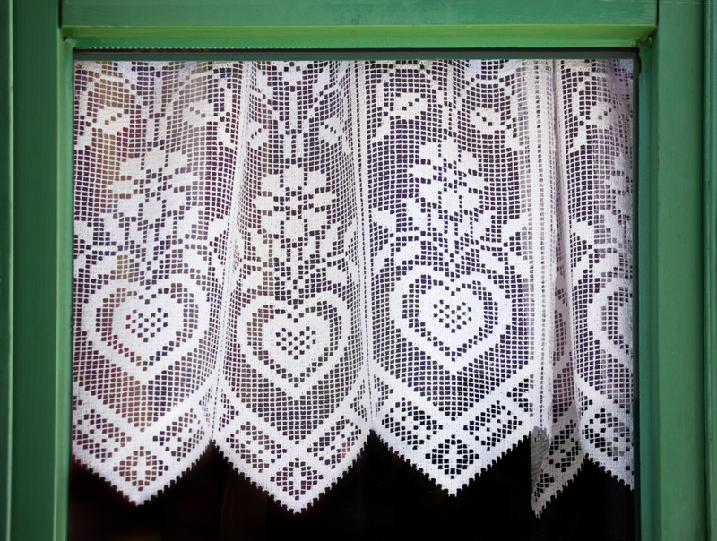 Cortinas de encaje de la abuela | Kosobu/Shutterstock 