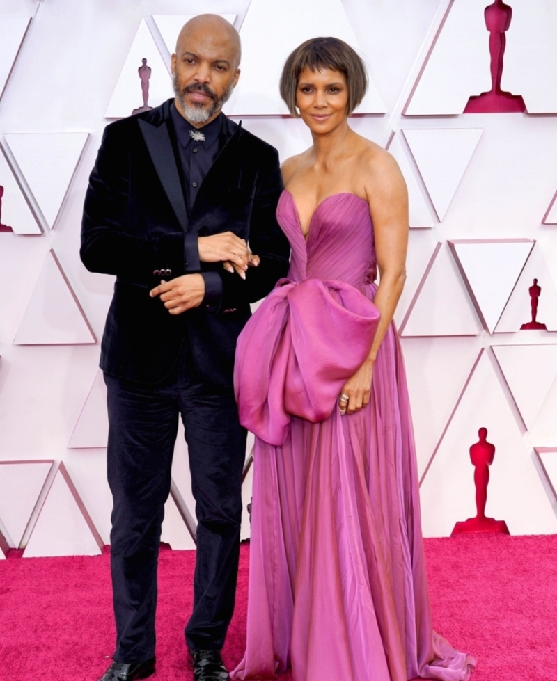 Romance: Halle Berry y Van Hunt | Alamy Stock Photo