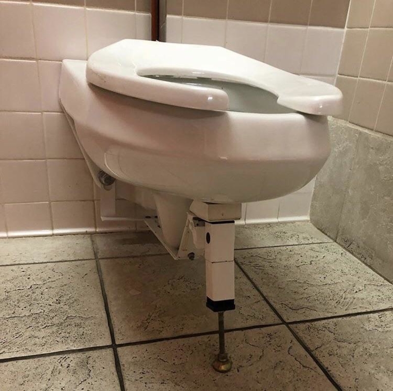 Des Toilettes à Bascule ? | Reddit.com/GrampaSwood