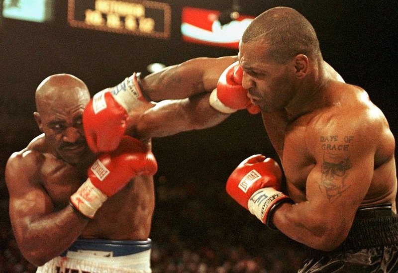 MIKE TYSON y EVANDER HOLYFIELD | Getty Images Photo by JEFF HAYNES/AFP