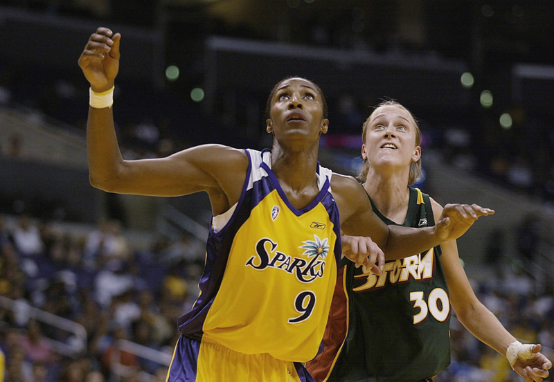 Lisa Leslie – 1,96 m. | Getty Images Photo by Lisa Blumenfeld