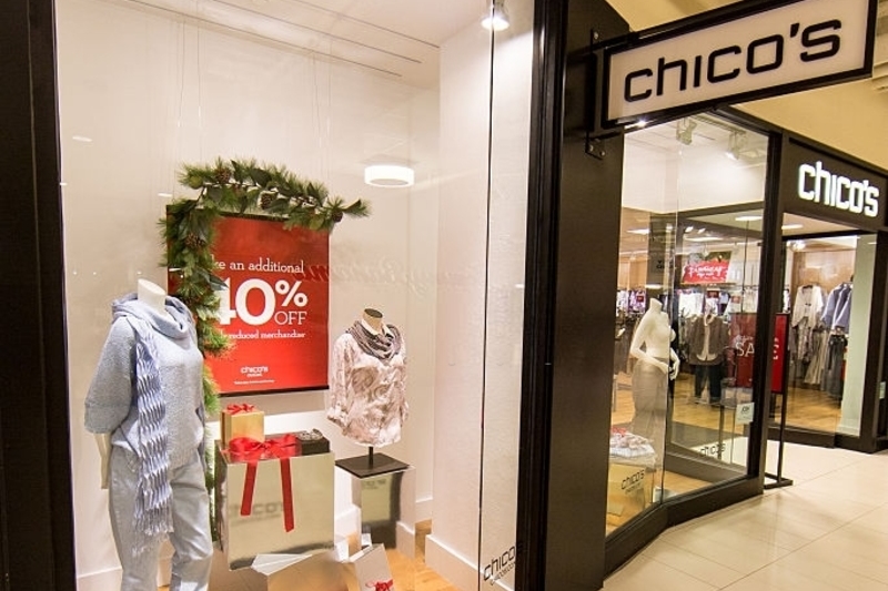 Compran ropa en Chico's | Getty Images Photo by Josh Brasted