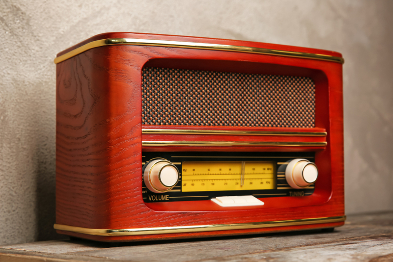 Radios de transistores | Africa Studio/Shutterstock