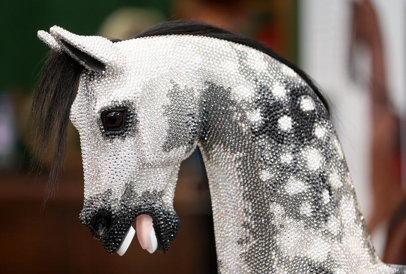 Caballo de balancín de diamantes | Shutterstock Editorial Photo by Jed Leicester