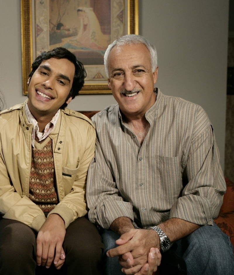 Brian George como el Dr. VM Koothrappali - antes | MovieStillsDB Photo by Pepito38/Warner Bros.,CBS