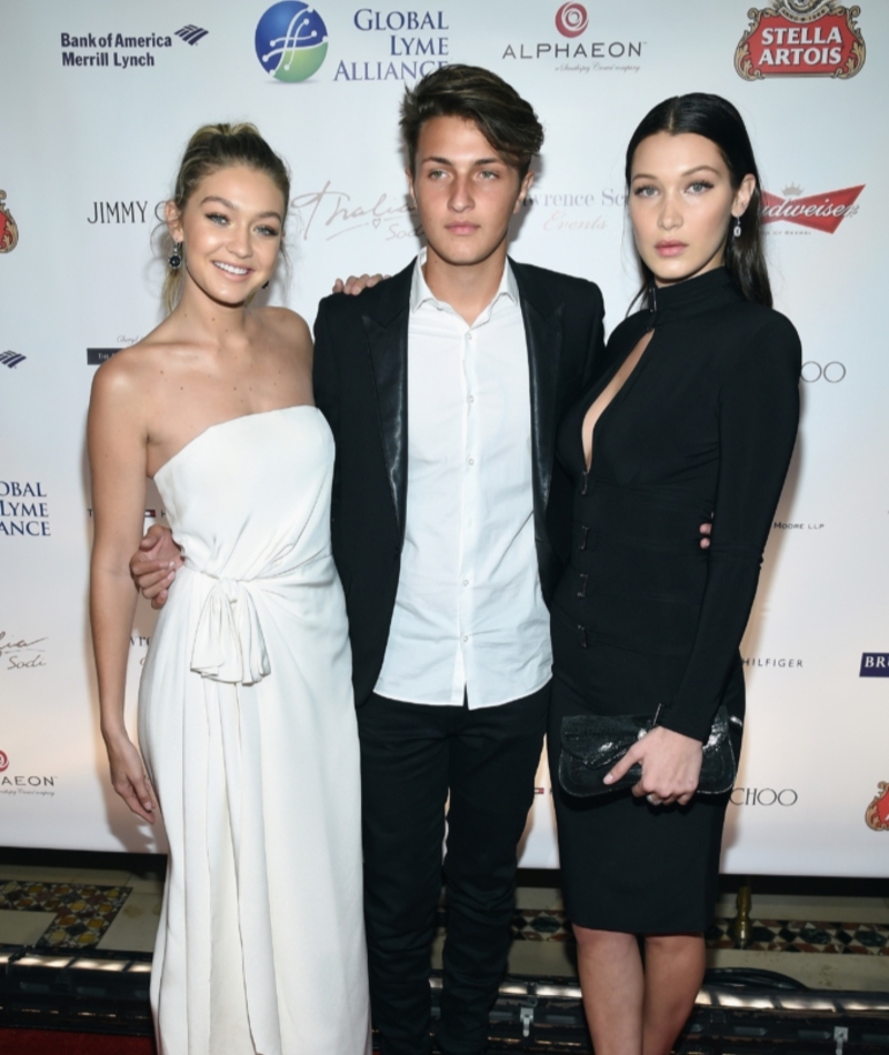 Gigi E Bella Hadid Com Seu Irmão Anwar | Getty Images Photo by Dimitrios Kambouris/Global Lyme Alliance