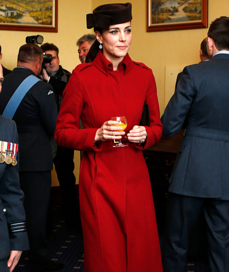 Le manteau rouge de chez AMI – Février 2016 | Getty Images Photo by Peter Byrne - WPA Pool