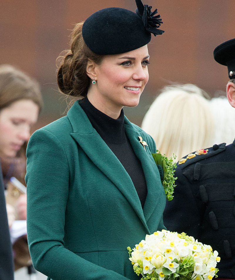 La robe verte griffée Emilia Wickstead – Mars 2013 | Getty Images Photo by Samir Hussein/WireImage