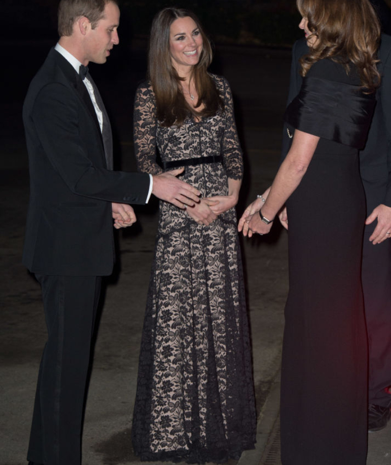 La robe noire de Temperley London – Décembre 2013 | Getty Images Photo by Anwar Hussein/WireImage