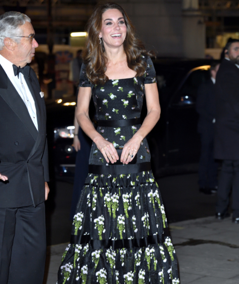 Une robe noire à fleurs greffée Alexander McQueen – Mars 2019 | Getty Images Photo by Karwai Tang/WireImage