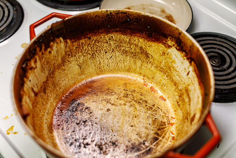 Remover Manchas De Comida Das Panelas | Getty Images Photo by Willowpix