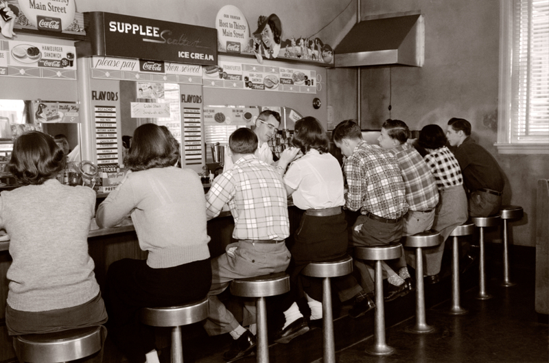 Os Encontros Nas Fontes de Refrigerante | Alamy Stock Photo by H. ARMSTRONG ROBERTS/ClassicStock