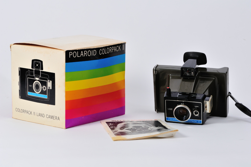 Sacudir Muito As Fotos Polaroid Para Elas Aparecerem Mais Rápido | Alamy Stock Photo by Bradley Sauter 