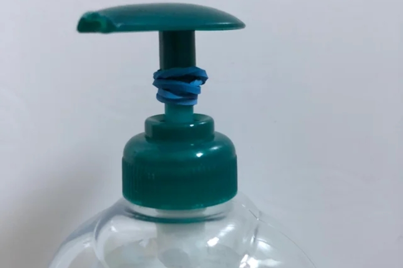 Wrap an Elastic Band Around a Soap Dispenser | Reddit.com/Frugal