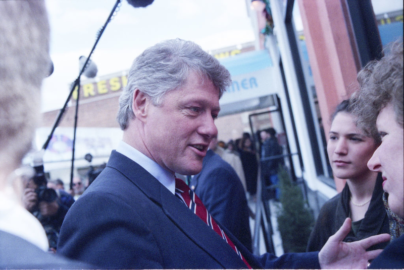 Clinton's Kompliment | Getty Images Photo by Bill Tompkins