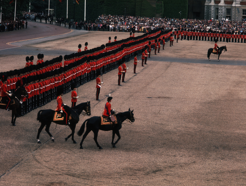 A Procissão De Aniversário Da Rainha Elizabeth | Getty Images Photo by Hulton-Deutsch Collection/CORBIS