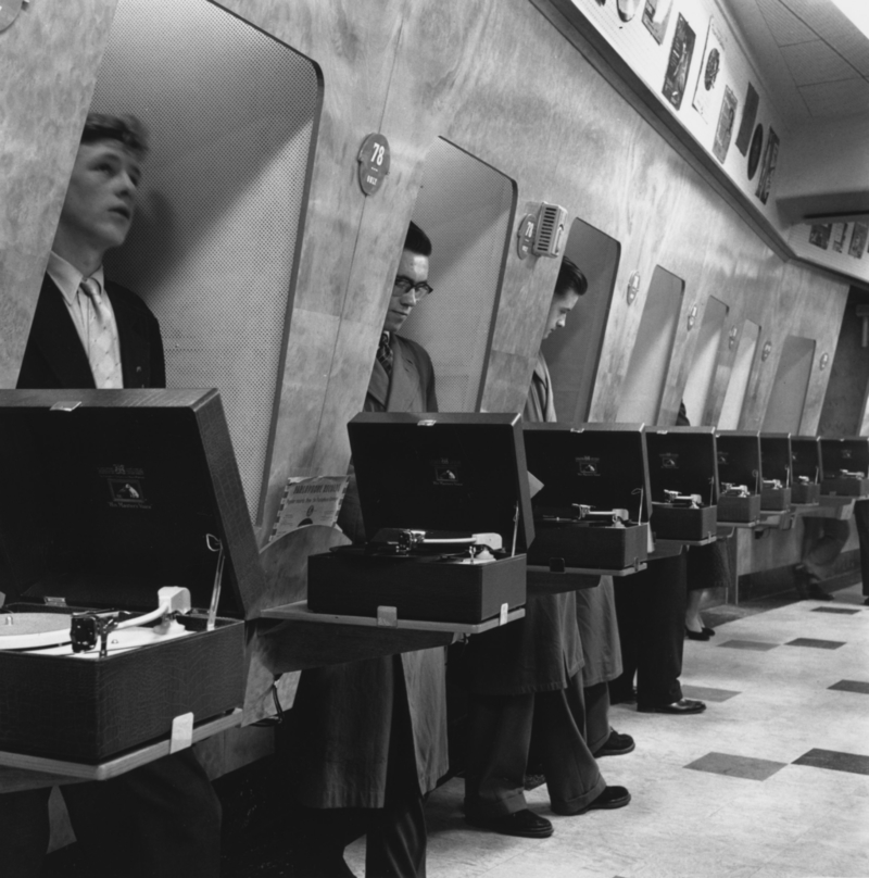 A Cabine De Escuta, 1955 | Getty Images Photo by John Drysdale/Keystone Features/Hulton Archive