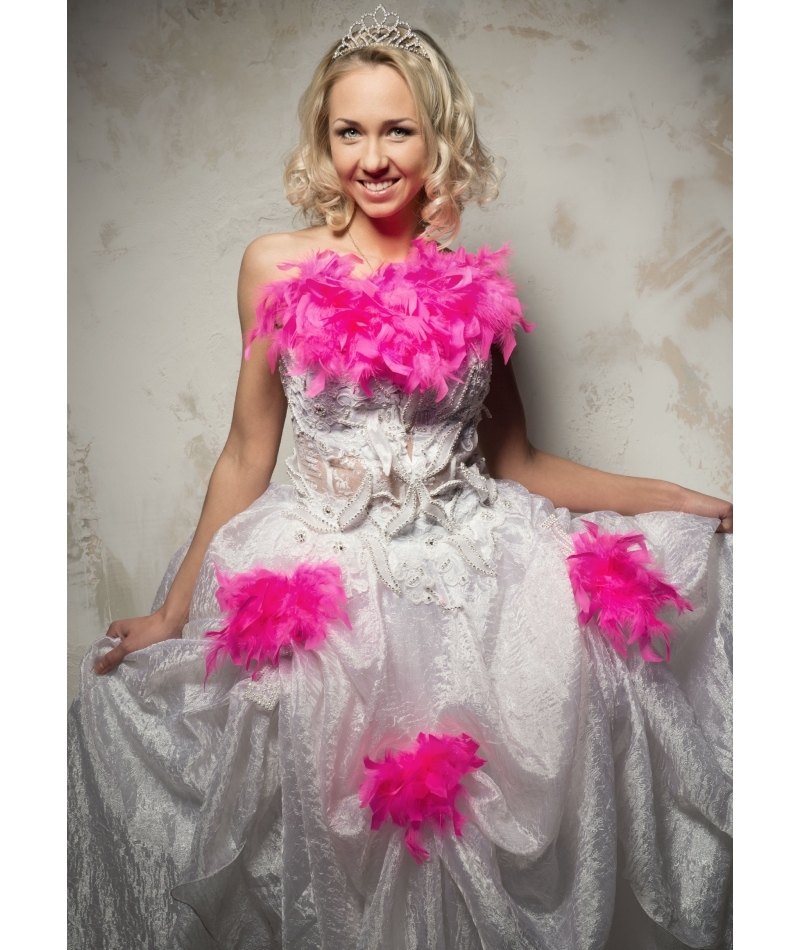 Die Dame in Pink | Alamy Stock Photo by Aleksandrs Tihonovs 