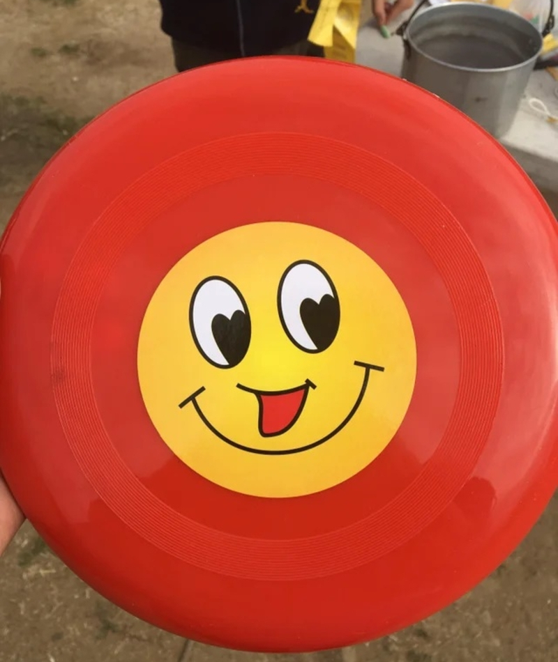 O frisbee com duas bocas | Imgur.com/lhvS3tu