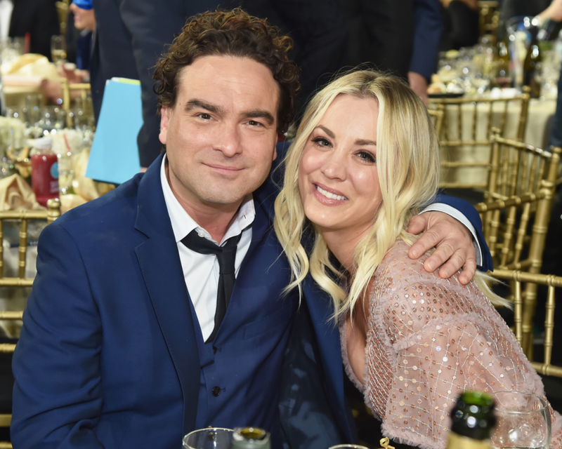 Kaley Cuoco E Johnny Galecki | Getty Images Photo by Kevin Mazur/WireImage