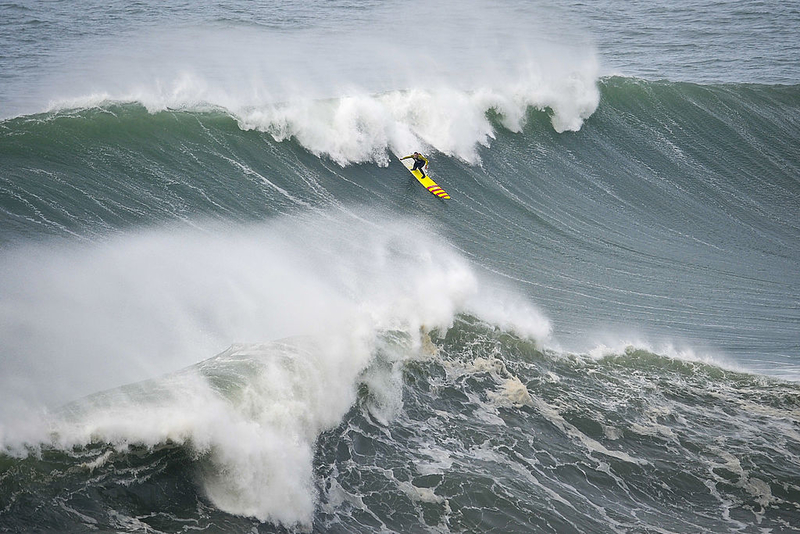 Surfando Uma Onda De 30 Metros | Getty Images Photo by PATRICIA DE MELO MOREIRA/AFP