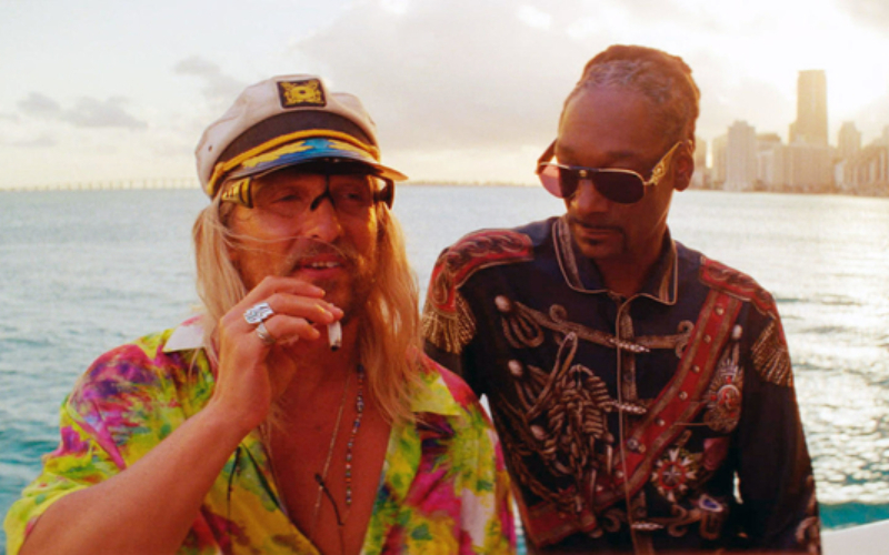 Acrobacias de Snoop Dogg | Alamy Stock Photo by Everett Collection Inc/Ron Harvey