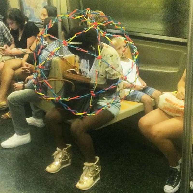 Uma Bolha Pessoal | Instagram/@subwaycreatures