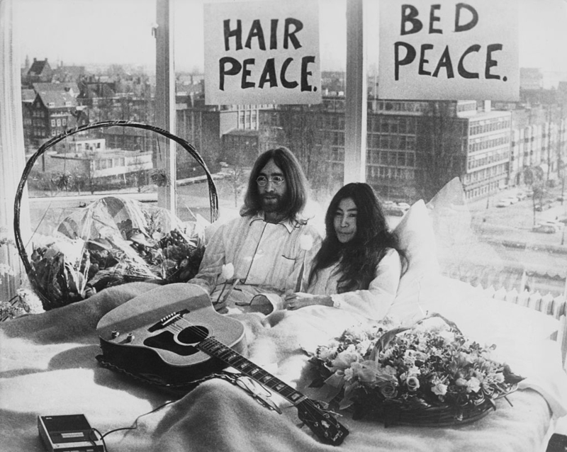O Amor Pacífico Entre John Lennon E Yoko Ono | Getty Images Photo by Keystone/Hulton Archive