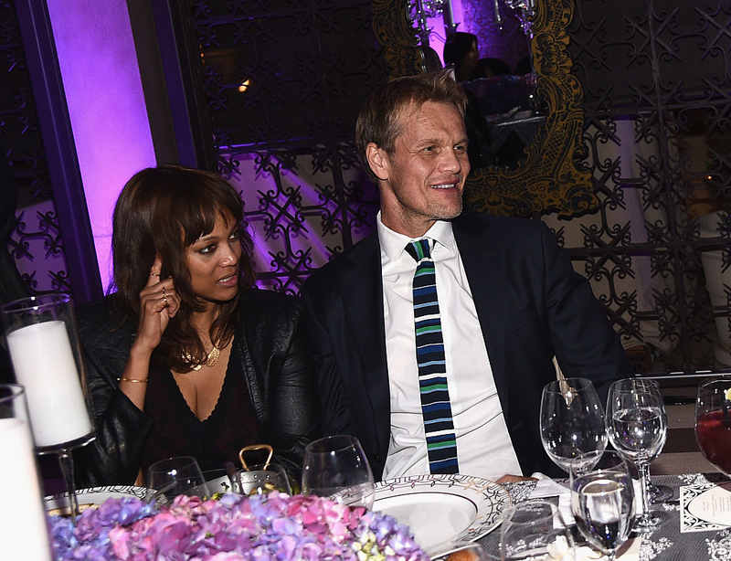 Tyra Banks E Erik Asla | Getty Images Photo by Michael Buckner