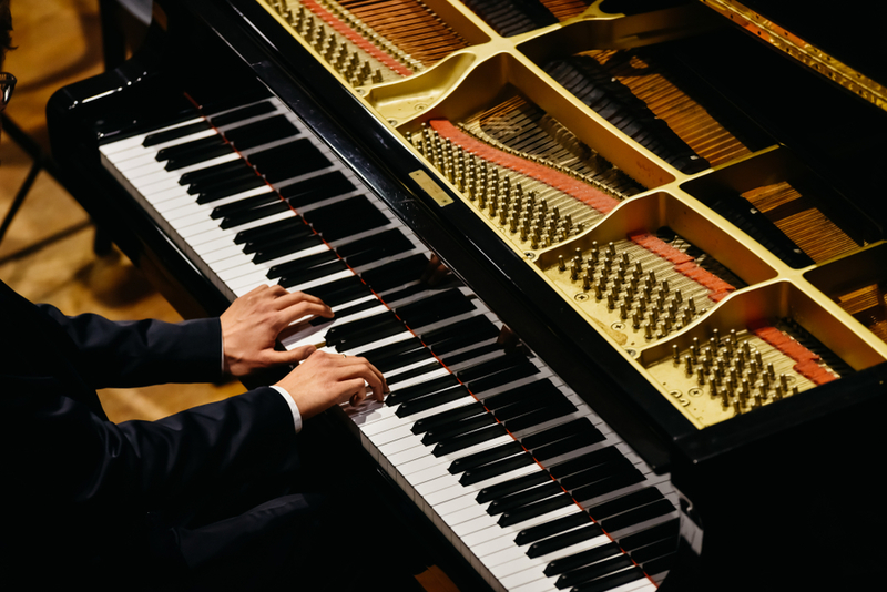 Há Um Pianista Ao Vivo Em Cada Ensaio | Shutterstock