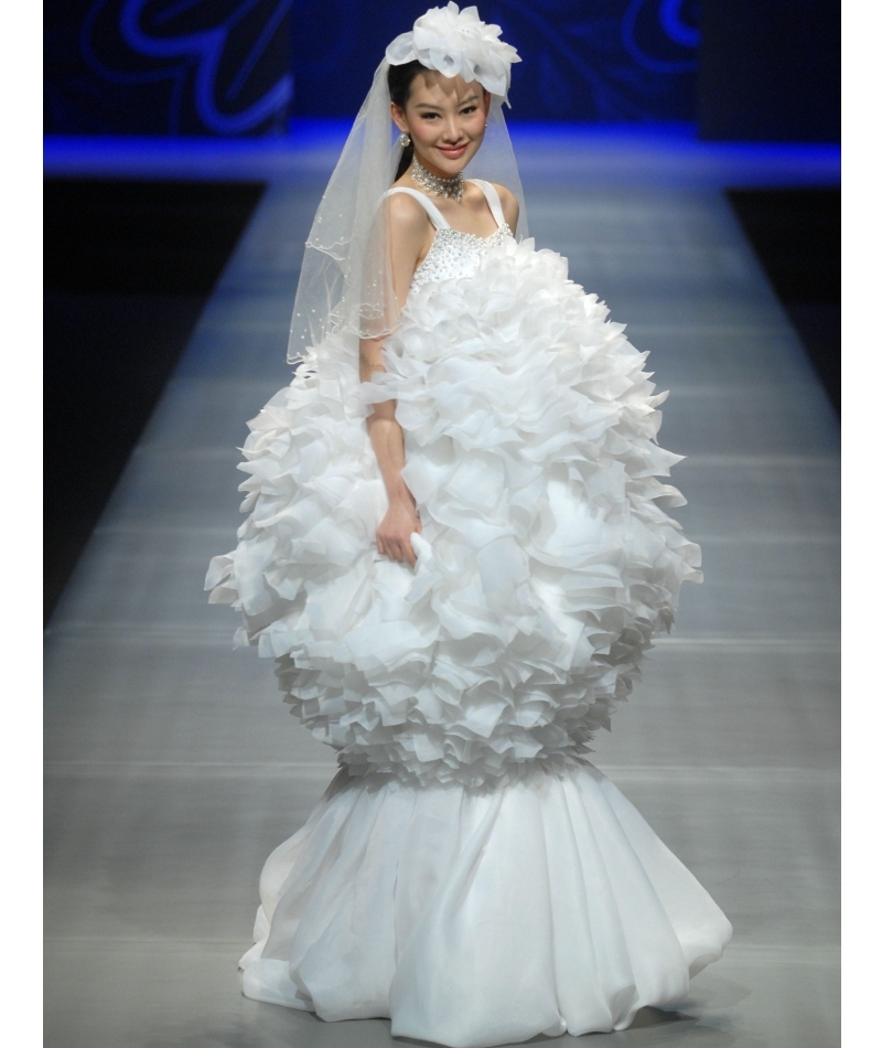 The Bride Is in Bloom | Alamy Stock Photo by Imaginechina Limited