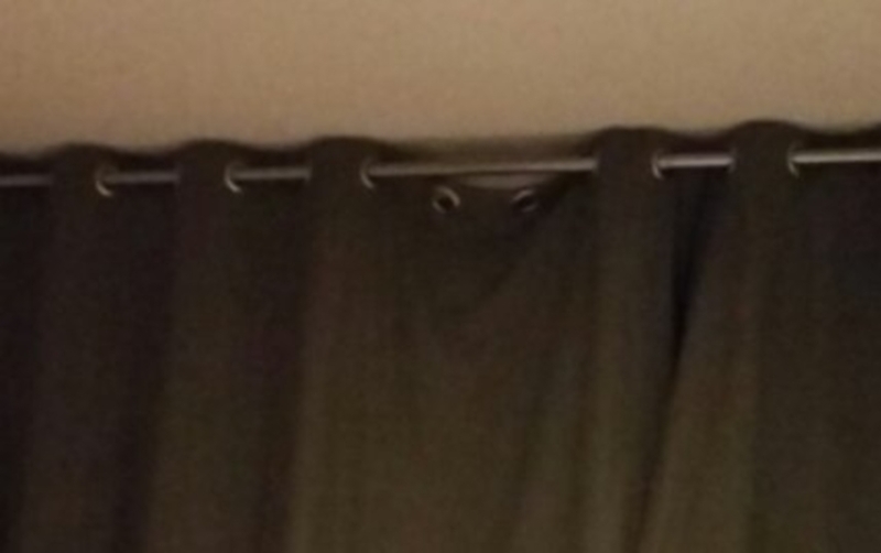 Curtain Crisis | Twitter/@plasticpilchard