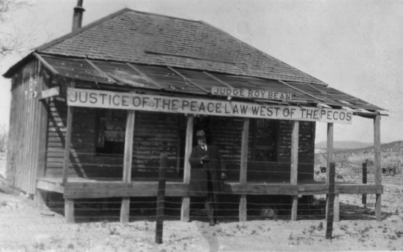 Tribunal/Salão do juiz Roy Bean | Getty Images Photo by The New York Historical Society