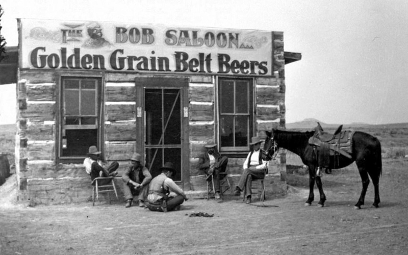 Saloon do Bob | Alamy Stock Photo by History and Art Collection