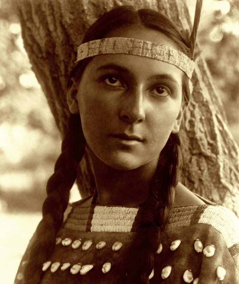 Uma Mulher Sioux | Alamy Stock Photo by History and Art Collection