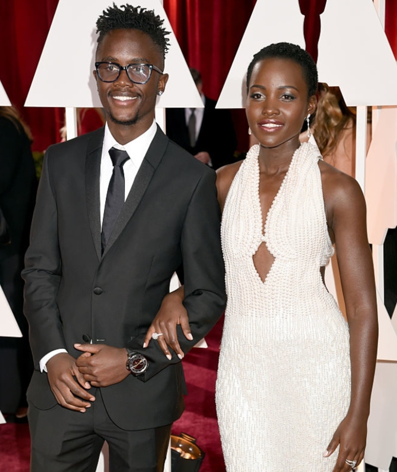 Lupita Nyong'o mit ihrem Bruder Peter | Getty Images Photo by Jeff Kravitz