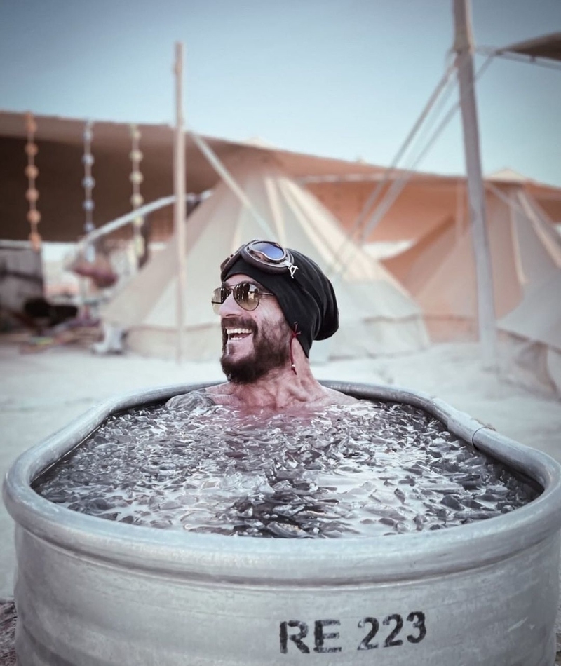 Un chapuzón en la piscina | Instagram/@rojkind