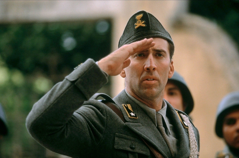 Nicolas Cage como el capitán Antonio Corelli en La mandolina del capitán Corelli | Alamy Stock Photo by Maximum Film 