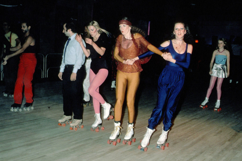 Rollschuhlaufen in der Disco, 1979 | Getty Images Photo by PL Gould/Images Press