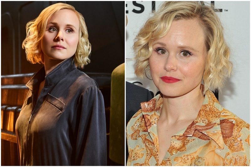 Alison Pill como Agnes Jurati | MovieStillsDB Photo by patricklucas/production studio & Alamy Stock Photo by Sipa USA/Alamy Live News