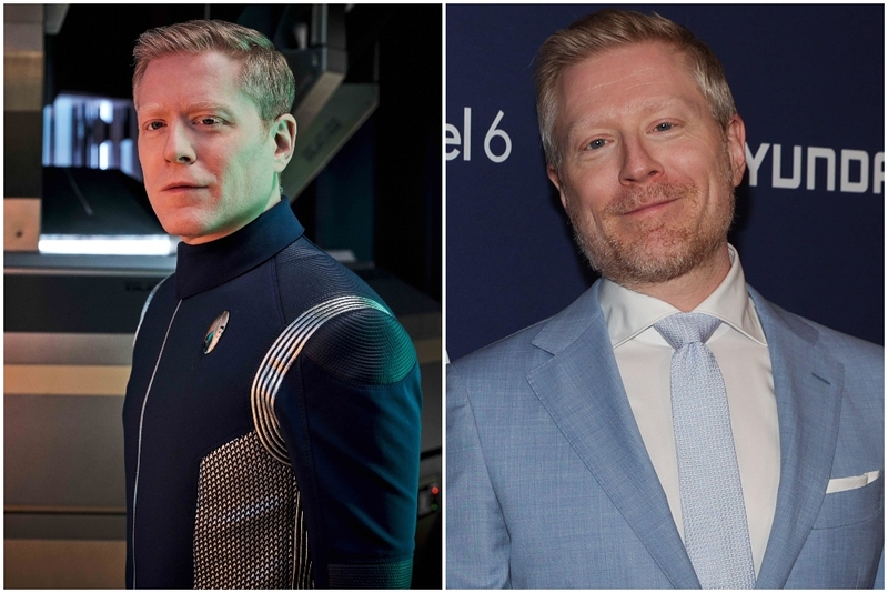 Anthony Rapp como Paul Stamets | MovieStillsDB Photo by mitchellgreen/production studio & Alamy Stock Photo by CJ Rivera/Everett Collection/Alamy Live News