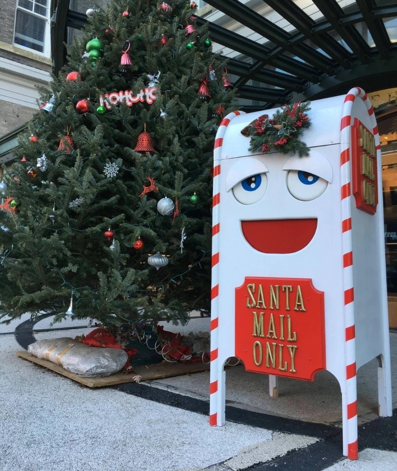 A Festive Mailbox | Reddit.com/Hhjack40